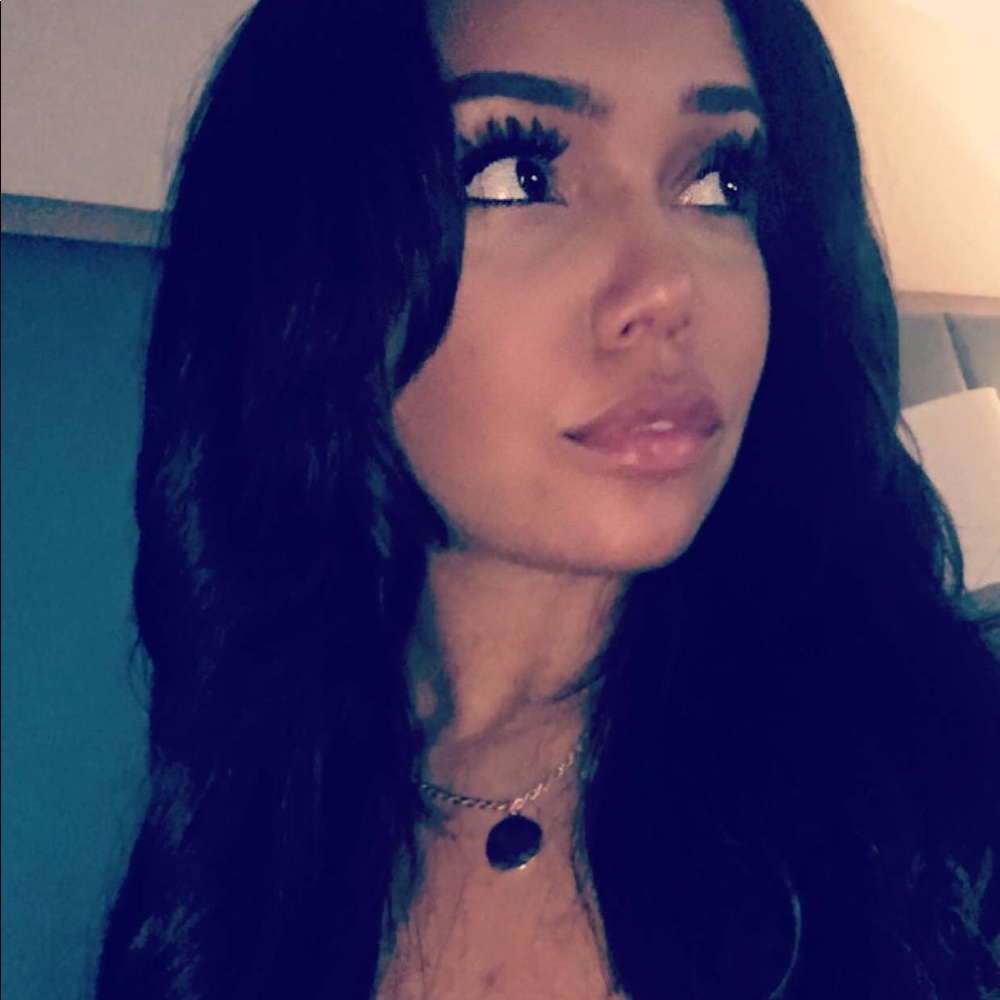 Meet your Posher, Tiara